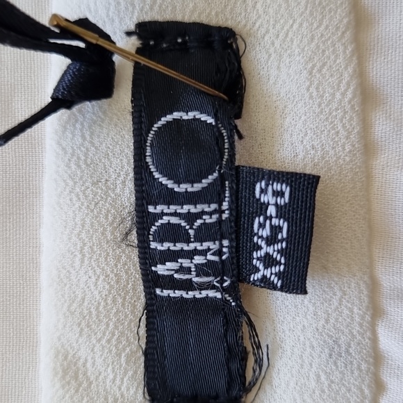 Jarlo, cream long formal dress, lace details, lined, sheer overlay, size 6 - Picture 9 of 12